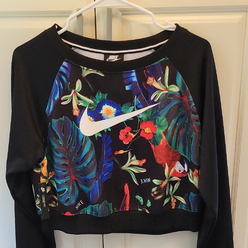 Nike Floral Print Crew Sweatshirt 
Black/Multicolored Size Small